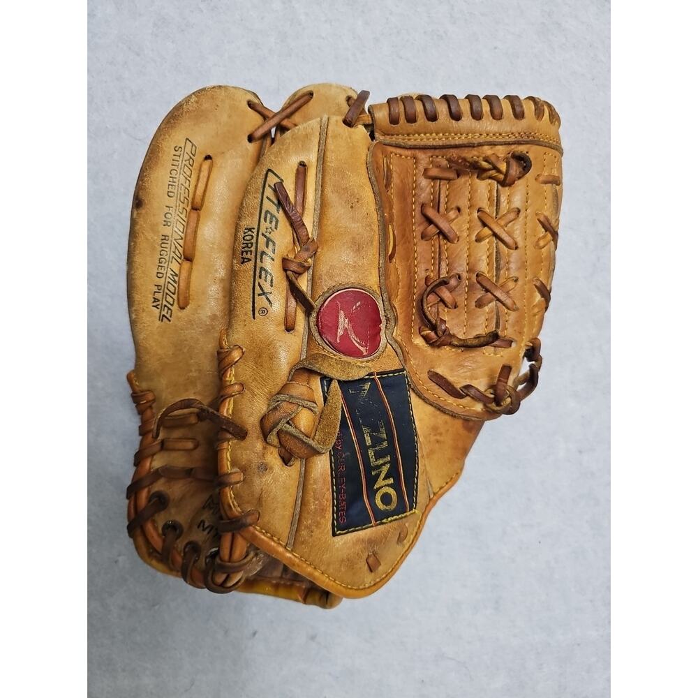 Mizuno Model MT1040 EZ Pocket Lite Flex Crest Leather left hand Baseball Glove
